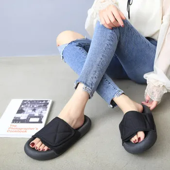 Natikači ženski poletje obrabe non-slip ravno z korejski moda neto rdeče sandali in natikači