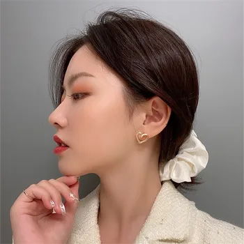 Korejski kovinski material geometrijske oblike spusti olje belo srce-oblikovani žrebec uhani majhne sveže uhani